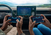 AirConsole nimmt Atari Arcade-Titel in das In-Car Gaming Aufgebot auf 1.Breakout Recharged played inside a Volkswagen car through AirConsole